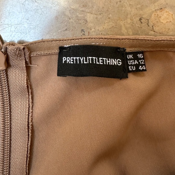 Pretty Little Thing: Ruched Front Halterneck Bodycon Dress - Picture 4 of 4